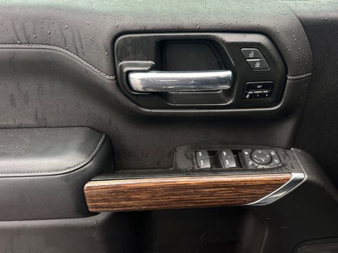 Used 2020 Chevrolet Silverado 1500 High Country w/ Technology Package image 11