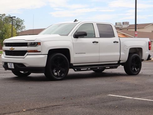 Used 2018 Chevrolet Silverado 1500 Custom w/ Custom Value Package RWD image 11