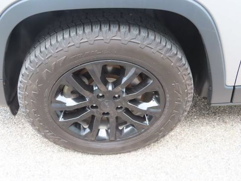 Used 2022 Jeep Cherokee Latitude w/ Comfort Safety Group AWD/4WD image 17