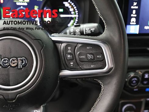 Used 2025 Jeep Wrangler Unlimited Sahara w/ Safety Group AWD/4WD image 16