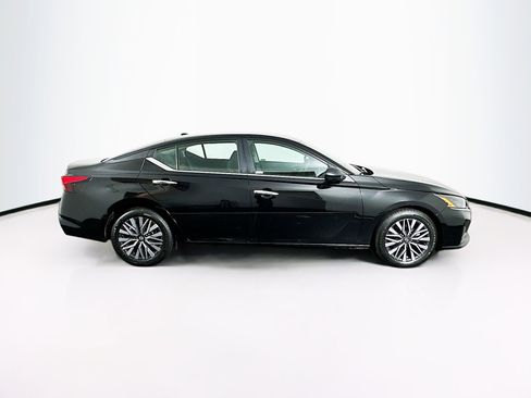 Used 2025 Nissan Altima 2.5 SV image 10