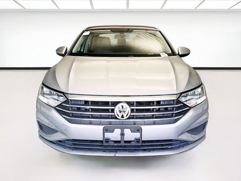 Used 2020 Volkswagen Jetta SE FWD image 2