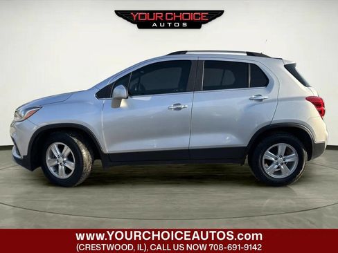 Used 2019 Chevrolet Trax LT w/ LT Convenience Package image 2