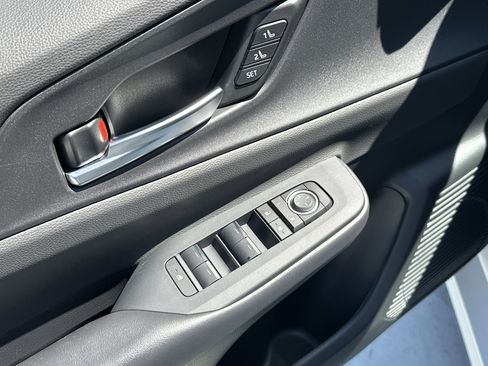 Used 2025 Toyota Prius XSE Premium w/ Limited Premium Package image 15