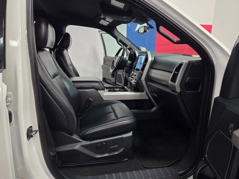 Used 2022 Ford F250 Lariat w/ Chrome Package image 8