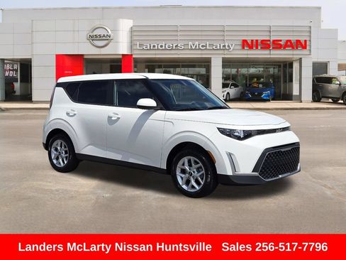 Used 2024 Kia Soul LX w/ Option Group 015 FWD image 1