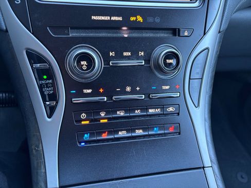 Used 2019 Lincoln Nautilus Reserve image 12