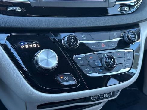 Certified 2023 Chrysler Voyager LX image 22