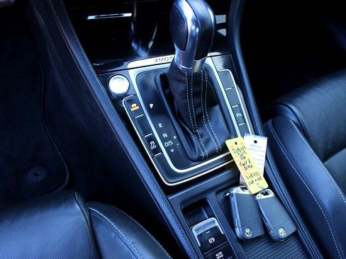 Used 2015 Volkswagen Golf R 4-Door image 12