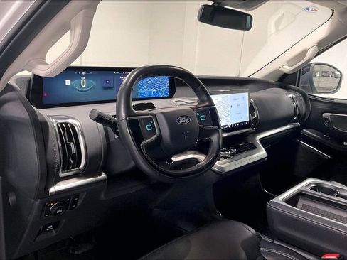 Used 2025 Ford Expedition Platinum AWD/4WD image 16
