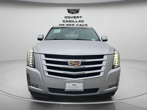 Used 2018 Cadillac Escalade Luxury image 2
