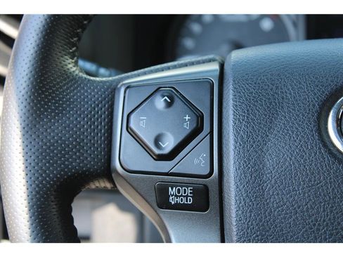 Used 2018 Toyota Tacoma TRD Off-Road w/ Technology Package image 17