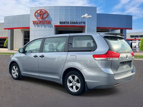 Used 2011 Toyota Sienna FWD image 4