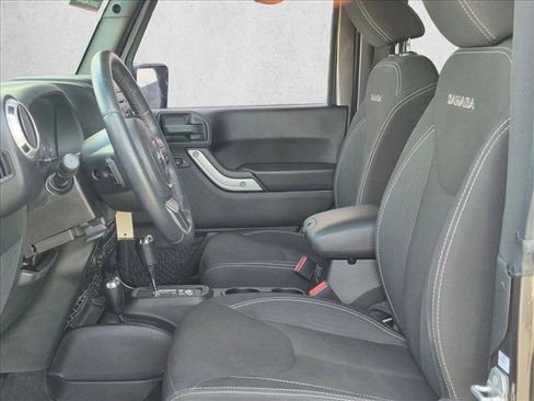 Used 2016 Jeep Wrangler Sahara w/ Connectivity Group AWD/4WD image 7