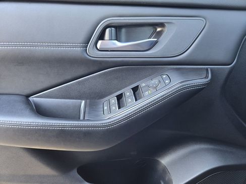 Used 2025 Nissan Rogue SL image 20