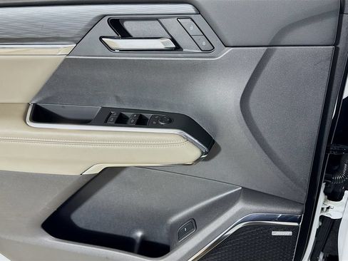 Certified 2026 GMC Acadia Elevation w/ Elevation Premium Package FWD image 16