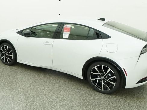 New 2026 Toyota Prius Plug-In Hybrid FWD image 4