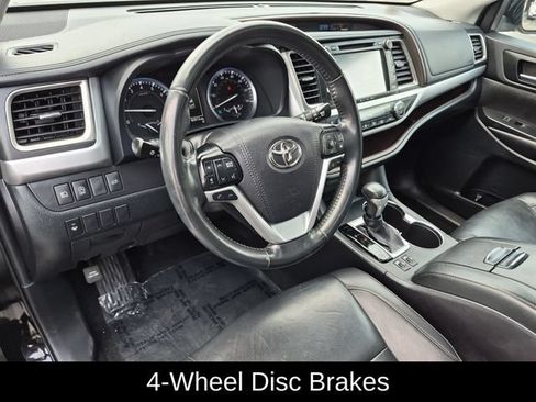 Used 2019 Toyota Highlander XLE AWD/4WD image 11