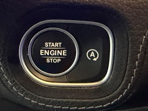 Used 2024 Mercedes-Benz GLE 450 4MATIC image 32