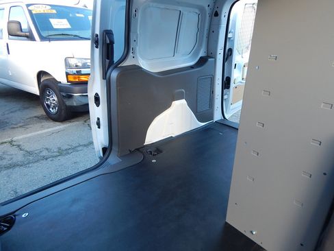 Used 2023 Ford Transit Connect XLT image 13