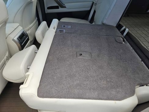 Used 2016 Lexus GX 460 w/ Premium Package image 31