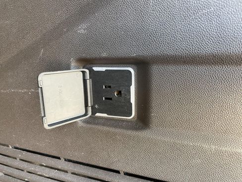 Used 2021 GMC Yukon SLT RWD image 48