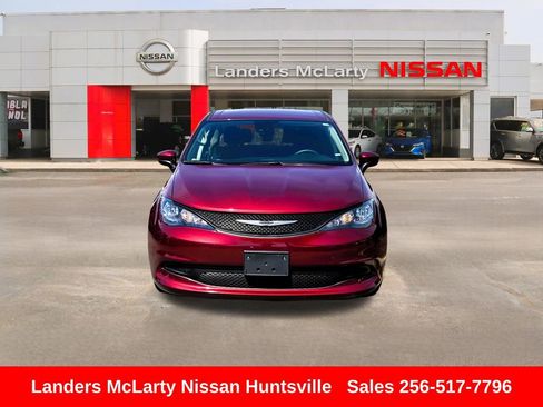 Used 2023 Chrysler Voyager LX image 11