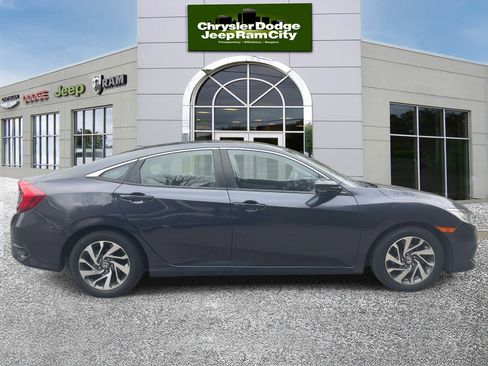 Used 2018 Honda Civic EX image 5