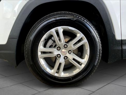 Used 2023 GMC Terrain SLE w/ Driver Convenience Package image 10