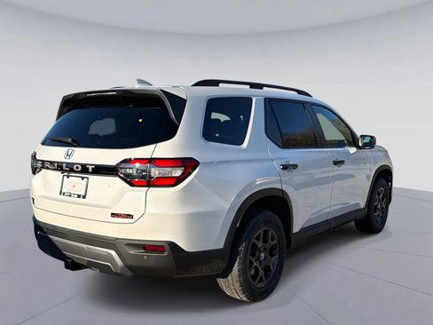 New 2026 Honda Pilot TrailSport image 4