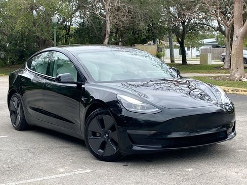 Used 2021 Tesla Model 3 Standard Range Plus image 4