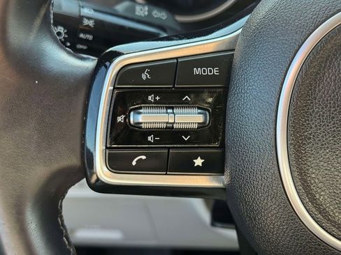 Used 2024 Kia Carnival LX FWD image 20
