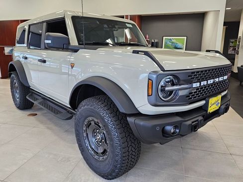New 2025 Ford Bronco Badlands image 9