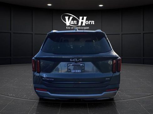 Used 2024 Kia Sorento S image 13