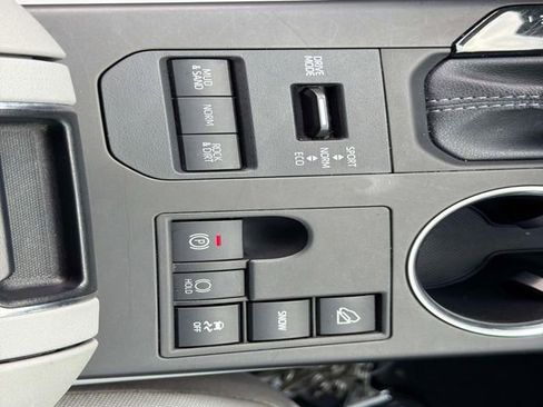 Used 2023 Toyota Highlander L image 34