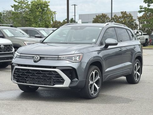 Used 2025 Volkswagen Taos SEL AWD/4WD image 1