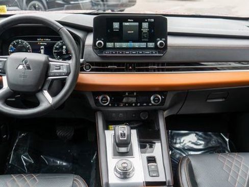 Used 2023 Mitsubishi Outlander AWD image 16