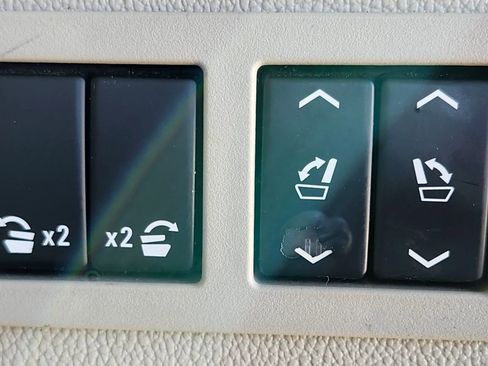 Used 2015 Cadillac Escalade Premium image 22