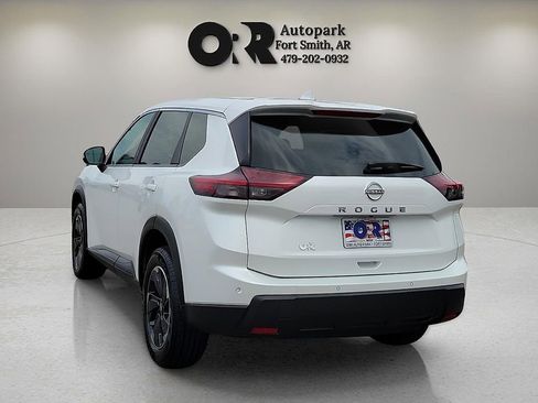 Used 2025 Nissan Rogue SV FWD image 4
