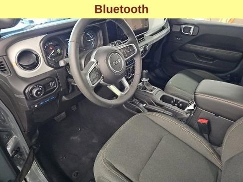 Used 2025 Jeep Wrangler Unlimited Sahara AWD/4WD image 11