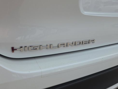 Used 2022 Toyota Highlander XSE FWD image 32