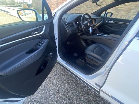 Used 2024 Buick Enclave Premium image 12