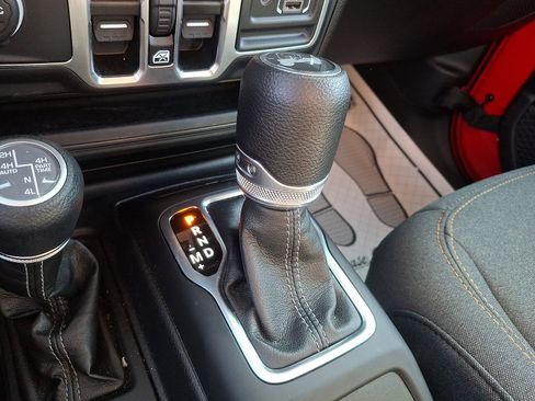 Used 2025 Jeep Wrangler Unlimited Sahara AWD/4WD image 14