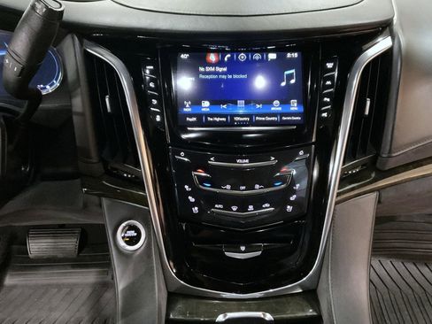 Used 2017 Cadillac Escalade Platinum image 13