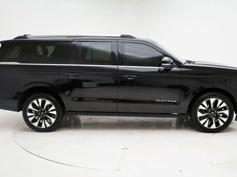 Used 2025 Ford Expedition Max Platinum w/ Driver's Package image 3