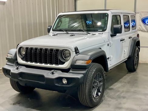 Used 2025 Jeep Wrangler Unlimited Sport AWD/4WD image 4