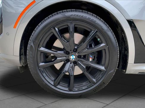 Certified 2025 BMW X7 xDrive40i w/ M Sport Package AWD/4WD image 10