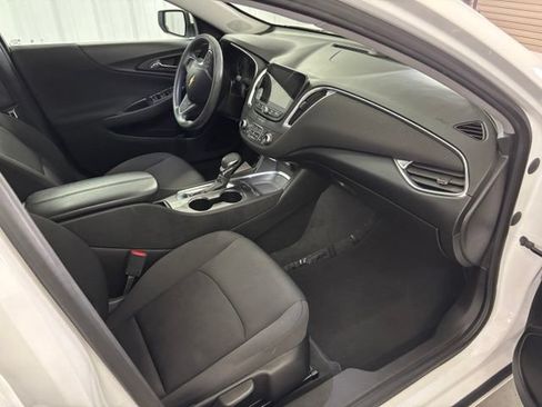 Used 2021 Chevrolet Malibu LT FWD image 24