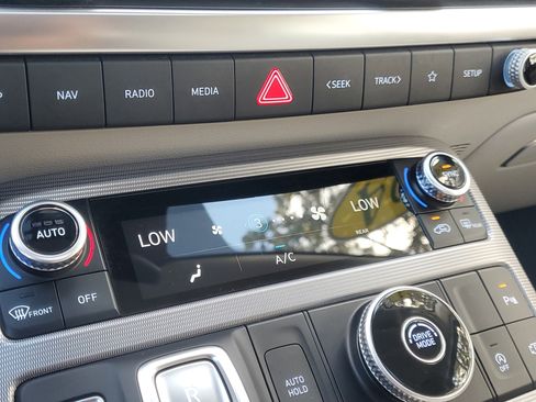 Used 2024 Hyundai Palisade Calligraphy image 30