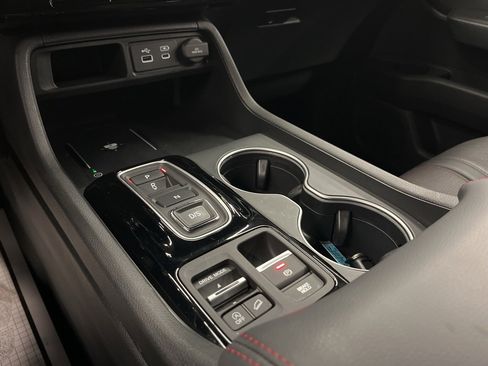 Used 2025 Honda Pilot Black Edition image 25